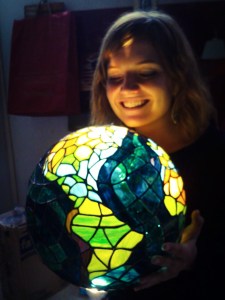 Stained glass world map - Baralitekonst Åsa Maria Hermansson - the artist